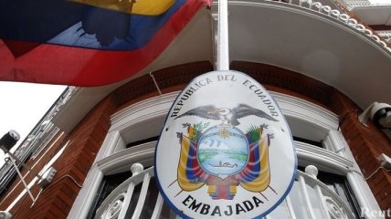 В кабинете посла Эквадора в Лондоне найден "жучок"   