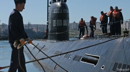 Латвия возле своих границ заметила военный корабль и подводную лодку из РФ