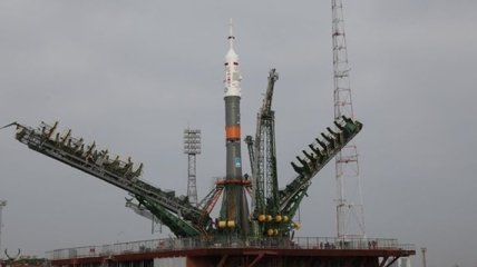 Россия запустила ракету с экипажем для МКС (Видео)