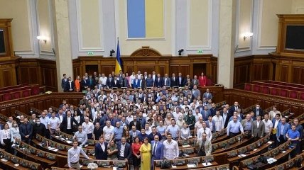 Рада закрыла третью сессию девятого созыва: депутаты ушли на каникулы 