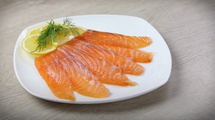 Слабосоленая красная рыба – самая вкусная закуска на любом столе.