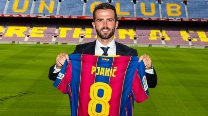 Барселона официально представила Пьянича (Фото, Видео)