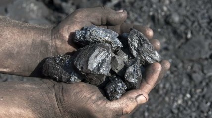 На вугільній шахті на зміні було понад 280 гірників.