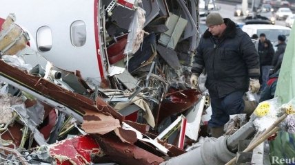 Число жертв авиакатастрофы в российском аэропорту возросло до 5