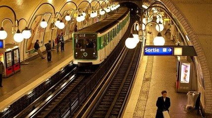 Из парижского метро эвакуировали пассажиров