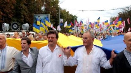 Оппозиция развернула флаг под поздравление Тимошенко (аудио)