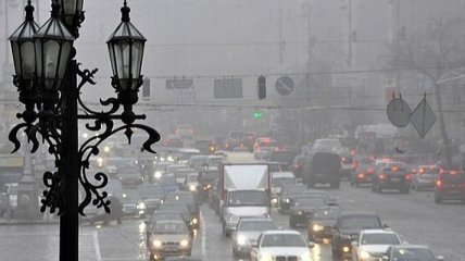 Густой туман и плохая видимость: украинцев предупредили об ухудшении погоды