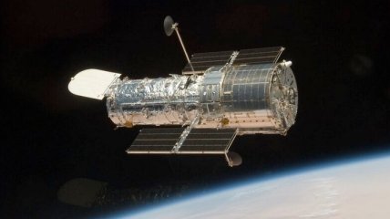 После долгой заминки Hubble прислал на Землю новые впечатляющие космические снимки