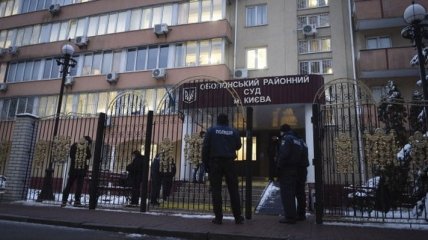 Госизмена Януковича: Порошенко не сможет прибыть в суд