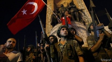 Переворот в Турции: уже задержали 1500 человек  