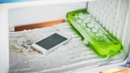 Телефон в морозилке