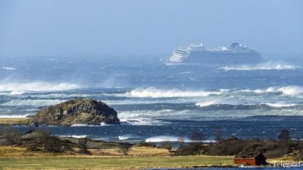 Норвежский лайнер смог благополучно добраться до порта