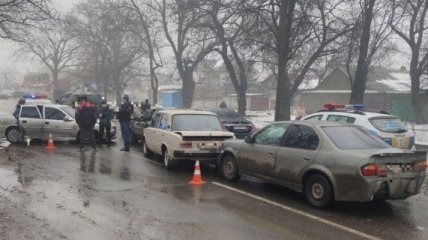 Сразу шесть авто столкнулись из-за непогоды в Одессе, есть пострадавший (фото и видео)