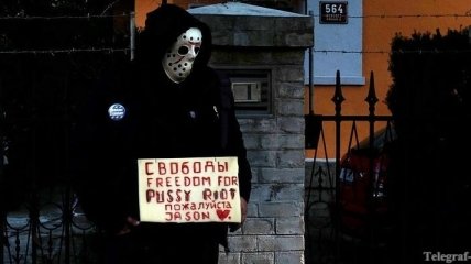 В Праге сотни людей выразили поддержку членам Pussy Riot