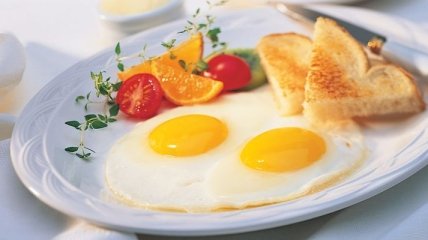 Чем полезна яичница на завтрак 
