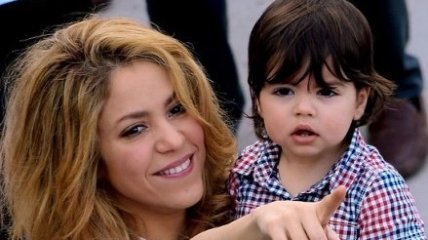 Шакира учит Милана читать (видео)