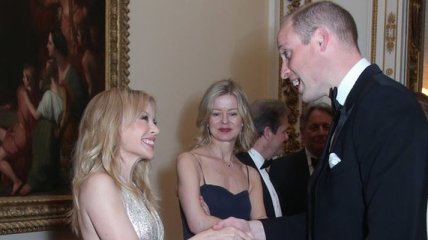 Кайли Миноуг в блестящем платье встретилась с принцем Уильямом