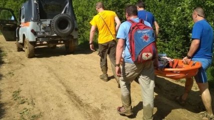 В Черновицкой области во время экскурсии девочка упала со скалы