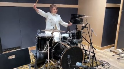 Тимошенко исполнила простенькую партию на барабанах