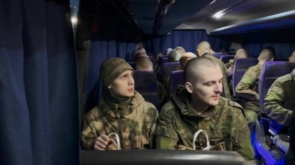 Російські солдати повертаються до РФ з українського полону