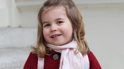 Сегодня принцесса Шарлотта впервые пошла в садик: ФОТО