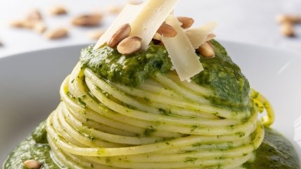 Паста з соусом песто - це класика італійської кухні  (зображення створено за допомогою ШІ)