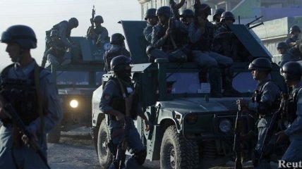Афганские талибы атаковали президентский дворец в Кабуле   