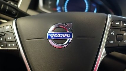 Коронавирус "ударил" по Volvo: продажи очень просели