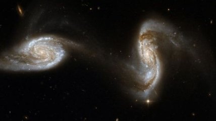 NASA показало слияние двух галактик 