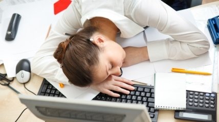 Как бороться с сонливостью во время беременности, если вы на работе