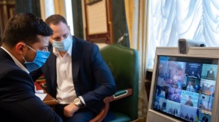 "Рад, что процесс движется": Зеленский провел совещание относительно выплат надбавок медикам