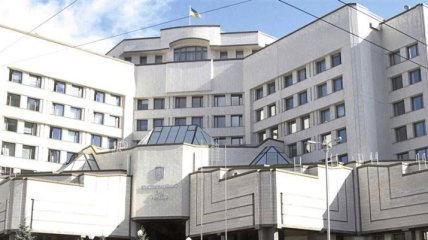 Конституционный суд рассматривает указ Зеленского о роспуске Рады
