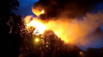 В Харькове из-за удара молнии загорелось здание суда