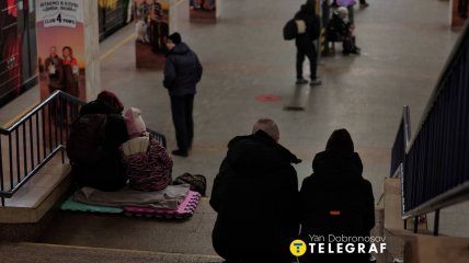 Киевляне ночью прятались от российских ракет в метро