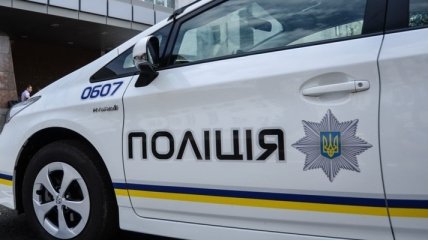 В Одесі автомобіль зніс на парковці диспетчерську з людиною всередині