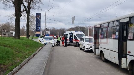 Маршрутчик подрался с полицейскими из-за пассажиров в Киеве (фото)