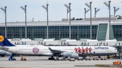 В аэропорту Мюнхена самолет потерял многометровую деталь