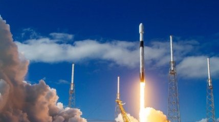 Их становится больше: Falcon 9 вывела на орбиту новую партию спутников Starlink