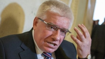 Чечетов предложил закрыть депутатов в Раде 
