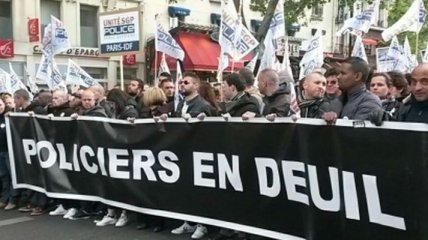 В Париже полицейские вышли на "Марш гнева"
