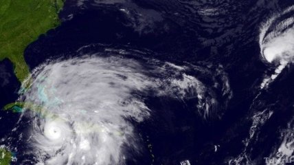 Ураган "Сэнди" набирая силу, приближается к США