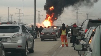 На магистрали вблизи Торонто взорвался бензовоз, есть погибшие