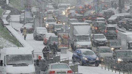 Из-за мокрого снега Киев снова парализовали пробки