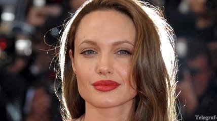Анджелина Джоли решила удалить яичники, чтобы избежать рака