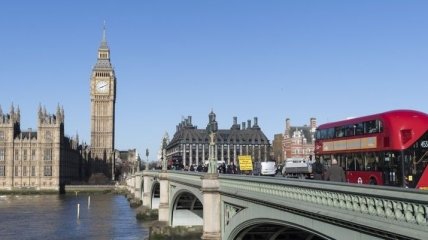 Драка и стрельба: полиция перекрыла мост в центре Лондона (Видео)