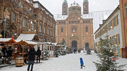 Рекордные снегопады парализовали Европу