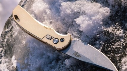 Зарізав кухонним ножем