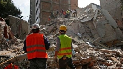 Шатающиеся небоскребы: разрушительное землетрясение в Мексике (Видео)