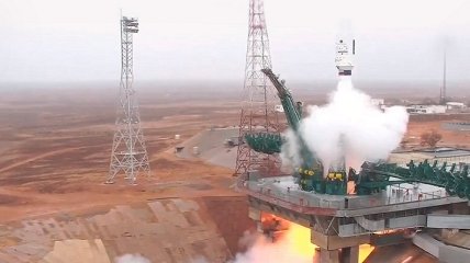 Появилось видео запуска в космос ракеты "Союз": аппарат выведет на орбиту 38 спутников