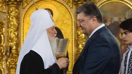 "Герой Украины": Порошенко высоко оценил вклад Филарета в Украинскую церковь